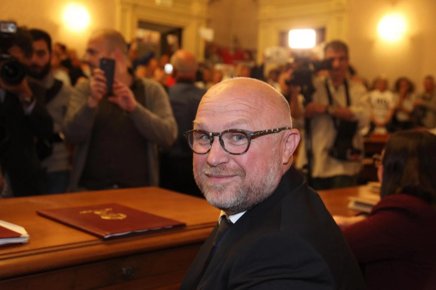 Filippo Nogarin collaboratore del ministro grillino: "40mila euro, non campo". Ora chiede la super-poltrona