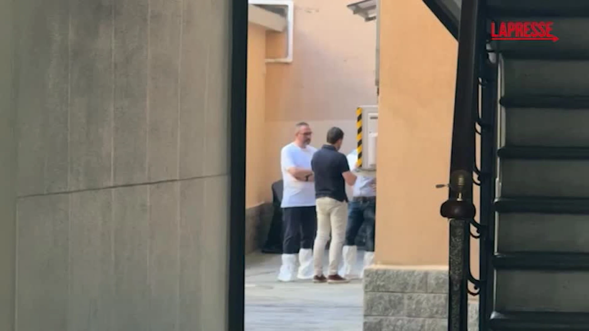 Milano, 61enne trovato morto in casa colpito alla testa: indagini in corso
