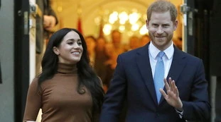Regina Elisabetta infuriata con Harry e Meghan per la videochiamata di compleanno: violata la richiesta di riservatezza