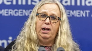 Joe Biden, Rachel Levine: la prima trasngender sottosegretaria nella storia degli Stati Uniti