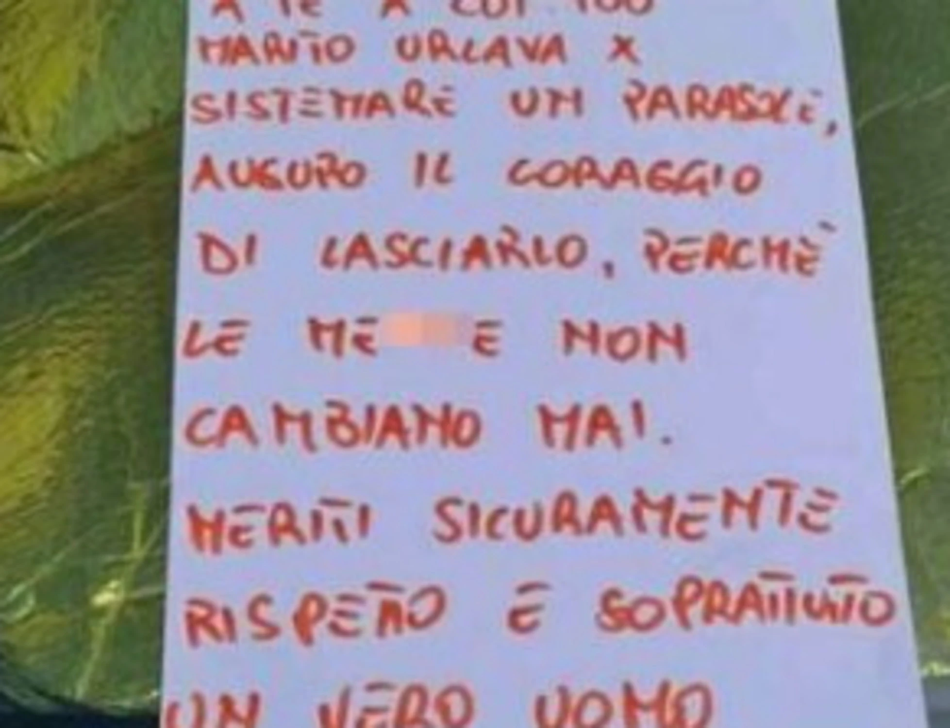 Castellaneta Marina, clamoroso biglietto sul parebrezza dell'auto: "Perché devi lasciare tuo marito"