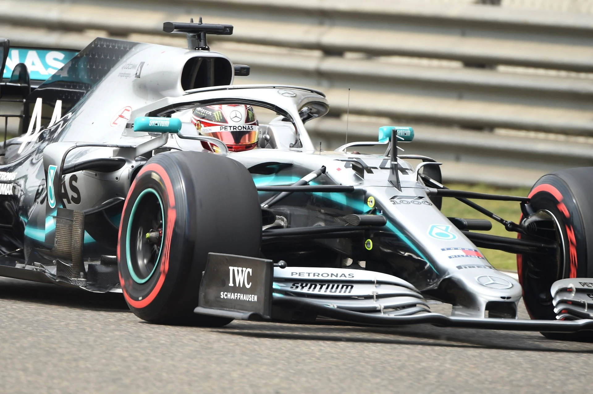 Gp Cina, nuovo trionfo per Hamilton: doppio sorpasso. Vettel terzo e Leclerc quinto