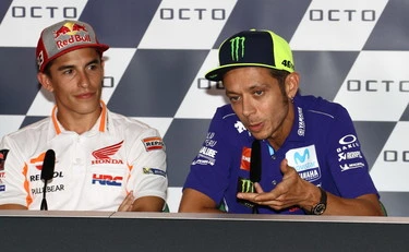 Marc Marquez, sfregio vergognoso a Valentino Rossi: "Dura vivere così"