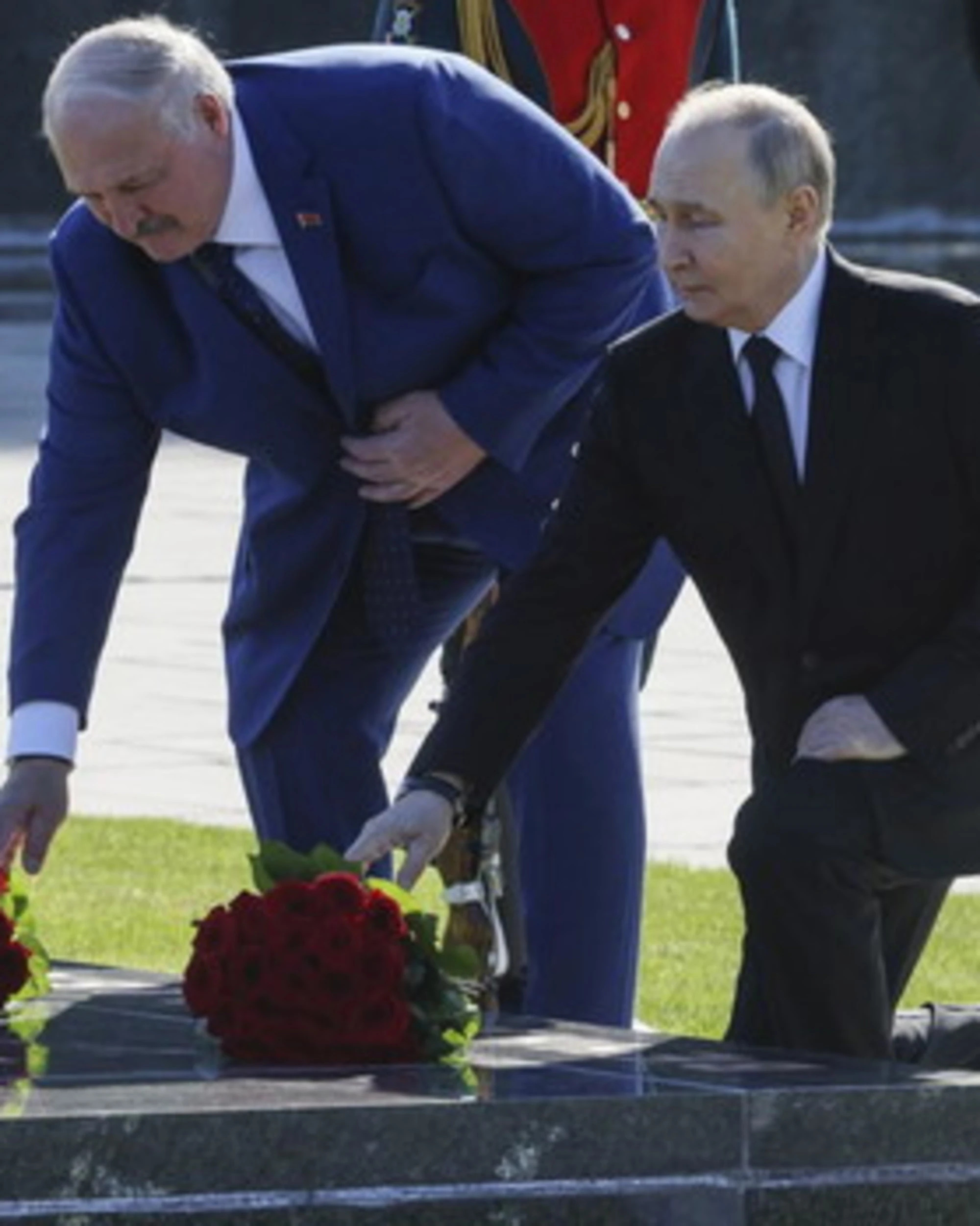 Vladimir Putin, svolta sovietica: l'omaggio a Stalin