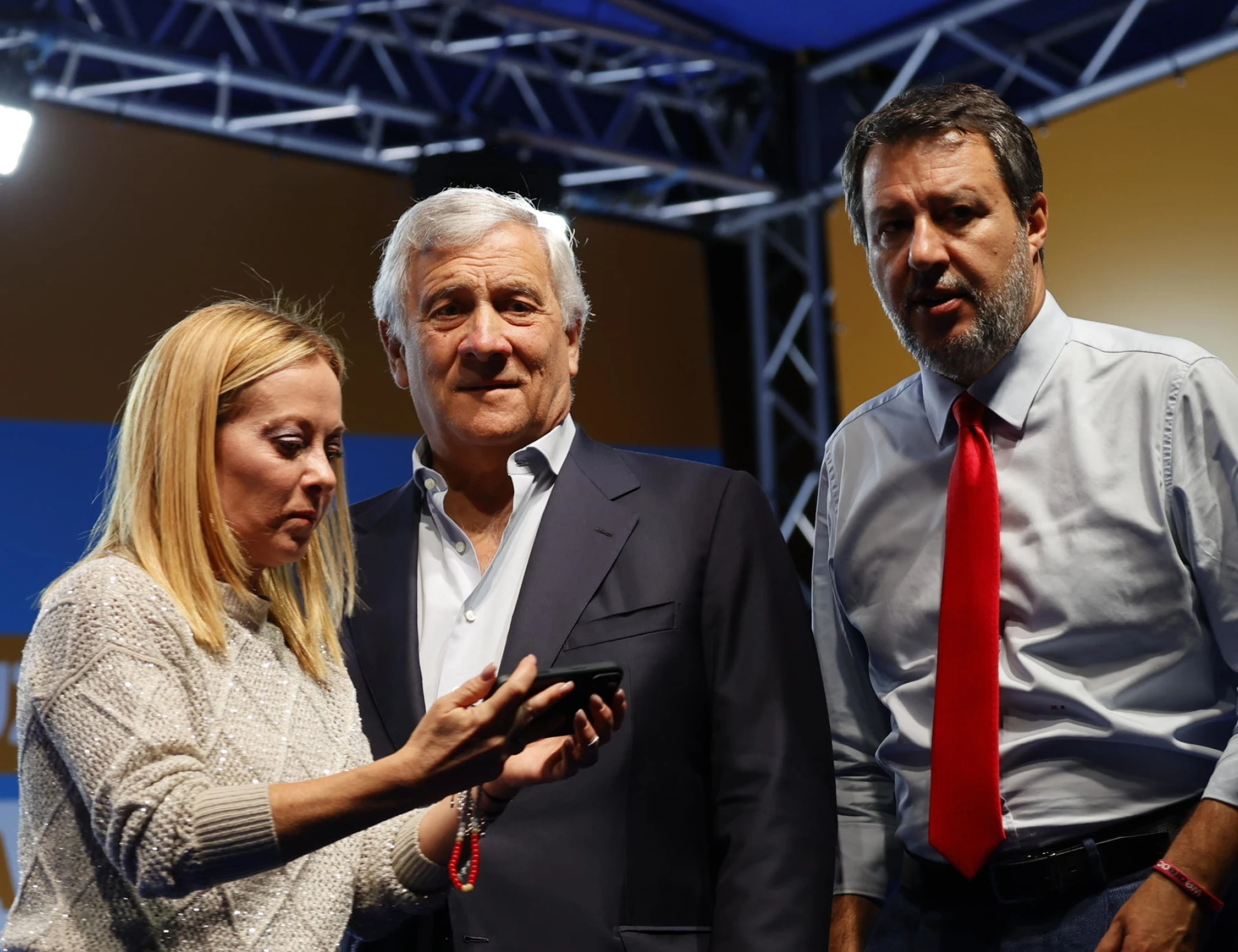 Sondaggio Lab21, il Pd langue al 20 per cento. Centrodestra in volo: tutte le cifre