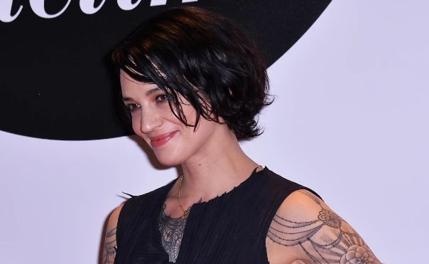Asia Argento, lo psicodramma femminista sul manifesto delle 124 attrici italiane: "Facile così, senza far nomi"