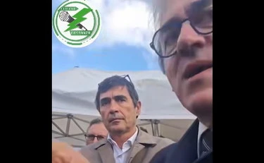 Bonelli e Fratoianni, il comizietto tra i camionisti finisce male: come li umiliano davanti alla telecamera