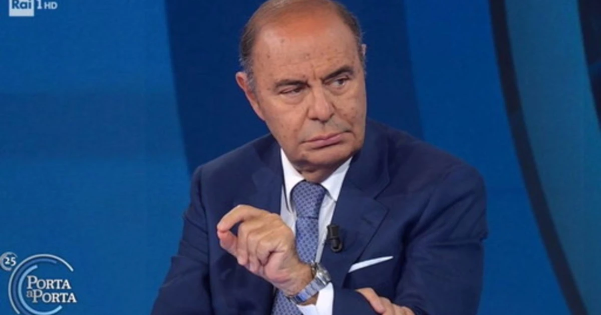 Bruno Vespa sotto accusa: "Film tagliato per Porta a Porta". La replica: "Incompetente". Esplode il caso in Rai