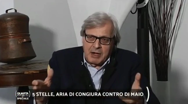 Vittorio Sgarbi, la lezione: "Beppe Grillo mer*** utile, così ha ammazzato Luigi Di Maio"