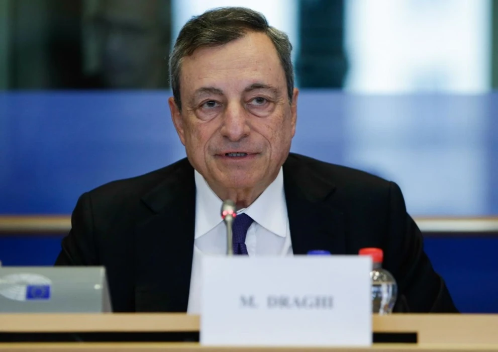 Mario Draghi bastona il governo: "Parole hanno fatto danni, adesso vediamo i fatti"