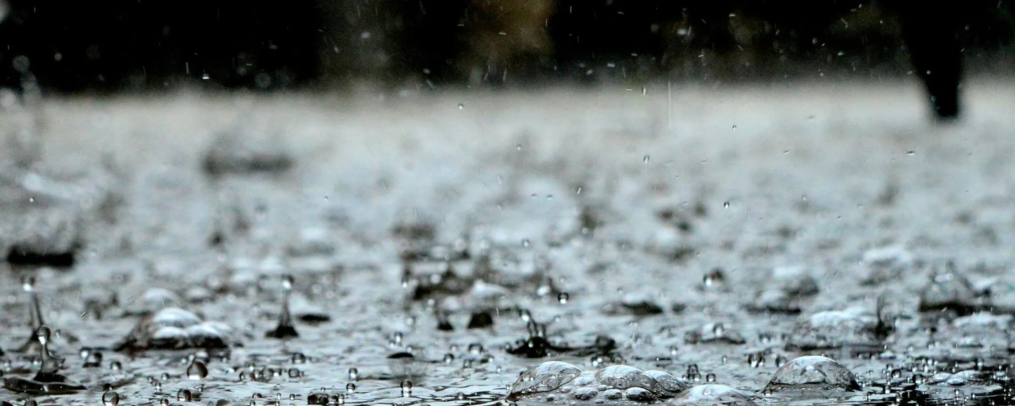 Meteo, pioggia e alta pressione: weekend rovinato: ecco dove