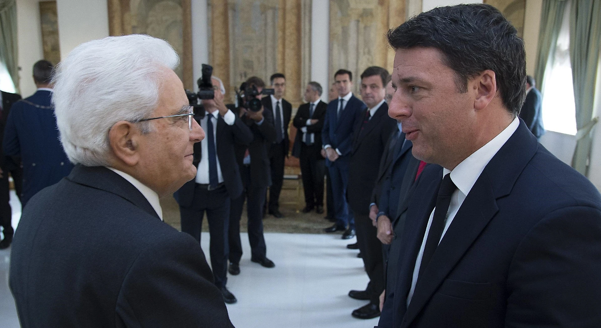 Matteo Renzi diserta l'incontro di Natale al Colle con Sergio Mattarella: il ruolo della Boschi e Padoan
