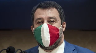"Matteo Salvini non è il nostro leader". La rivolta interna che preoccupa Silvio Berlusconi: "Niente alleanza alle politiche"