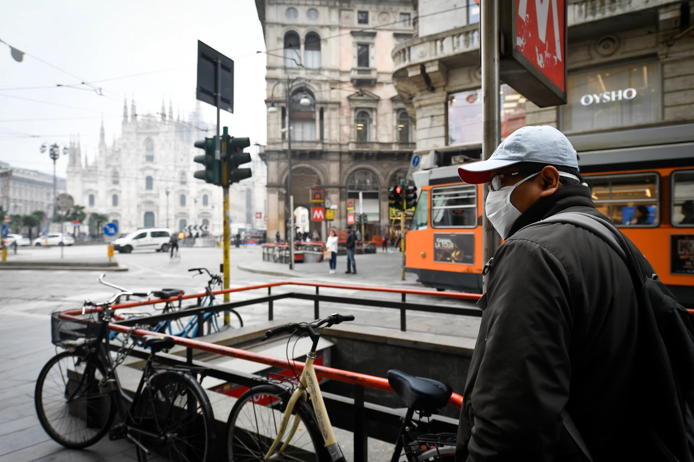 Coronavirus, la truffa degli abusivi a Milano: maxi-sequestro di mascherine, cifre folli e molti pericoli