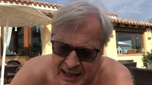 Vittorio Sgarbi, discoteche chiuse: "Pura invenzione del governo, non possiamo più sc***re e mangiare"