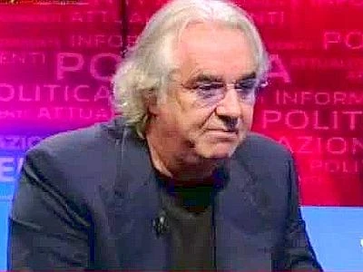 Briatore: "Alfano ha pugnalato Berlusconi, ma da solo non arriva al 3%"