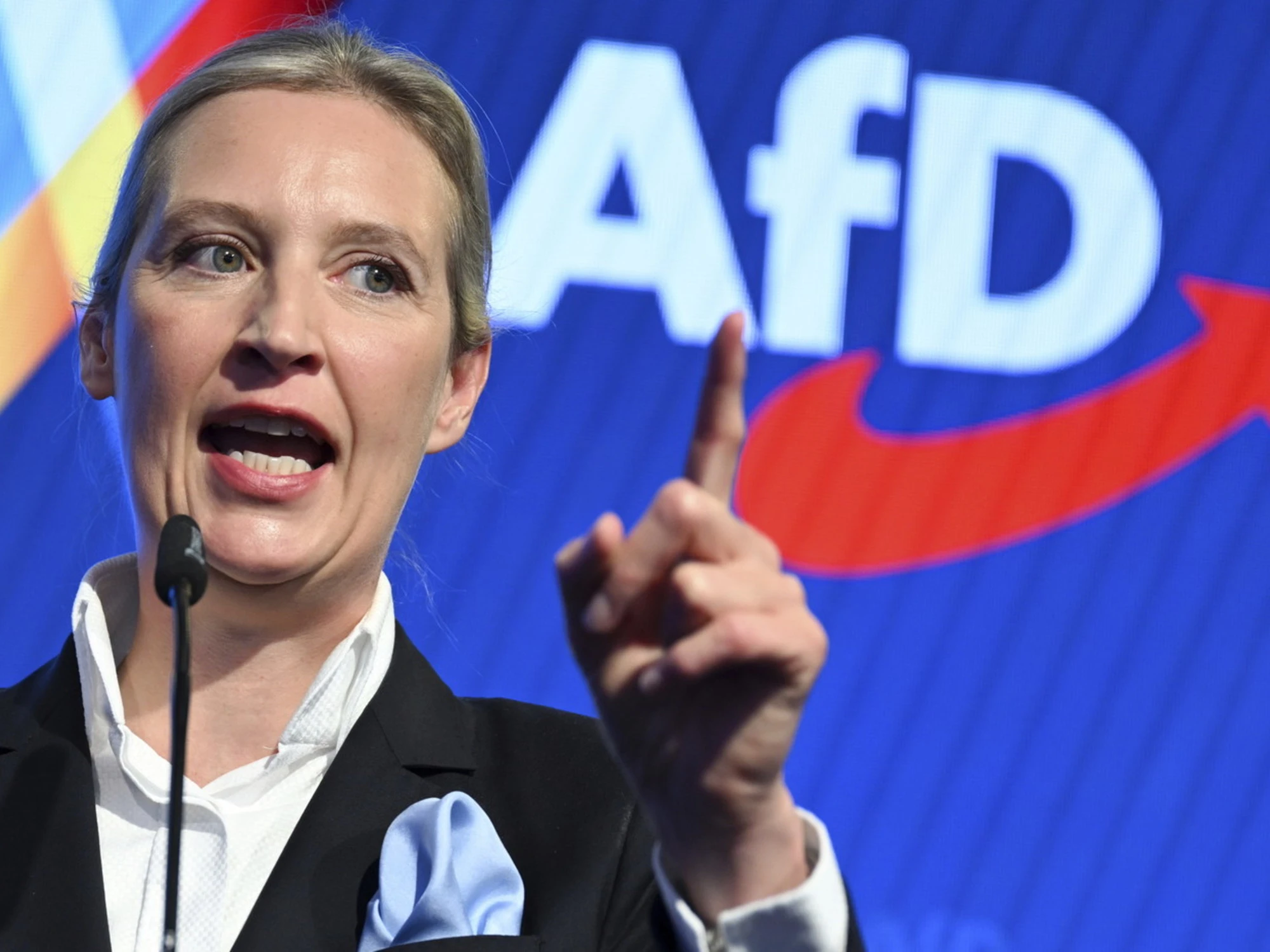 Repubblica rinnega la democrazia: il titolo-choc sul botto di Afd