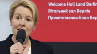  Franziska Giffey aggredita a Berlino: con un colpo alla testa