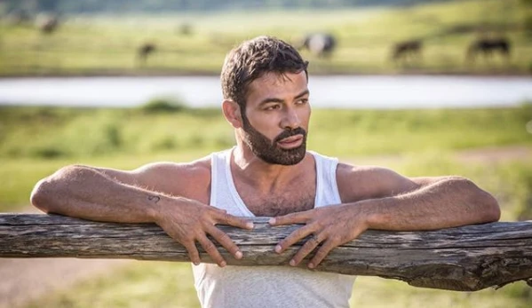 Uomini e donne, Gianni Sperti parla dopo la fucilata di Raffaella Mennoia: guai in redazione per la De Filippi