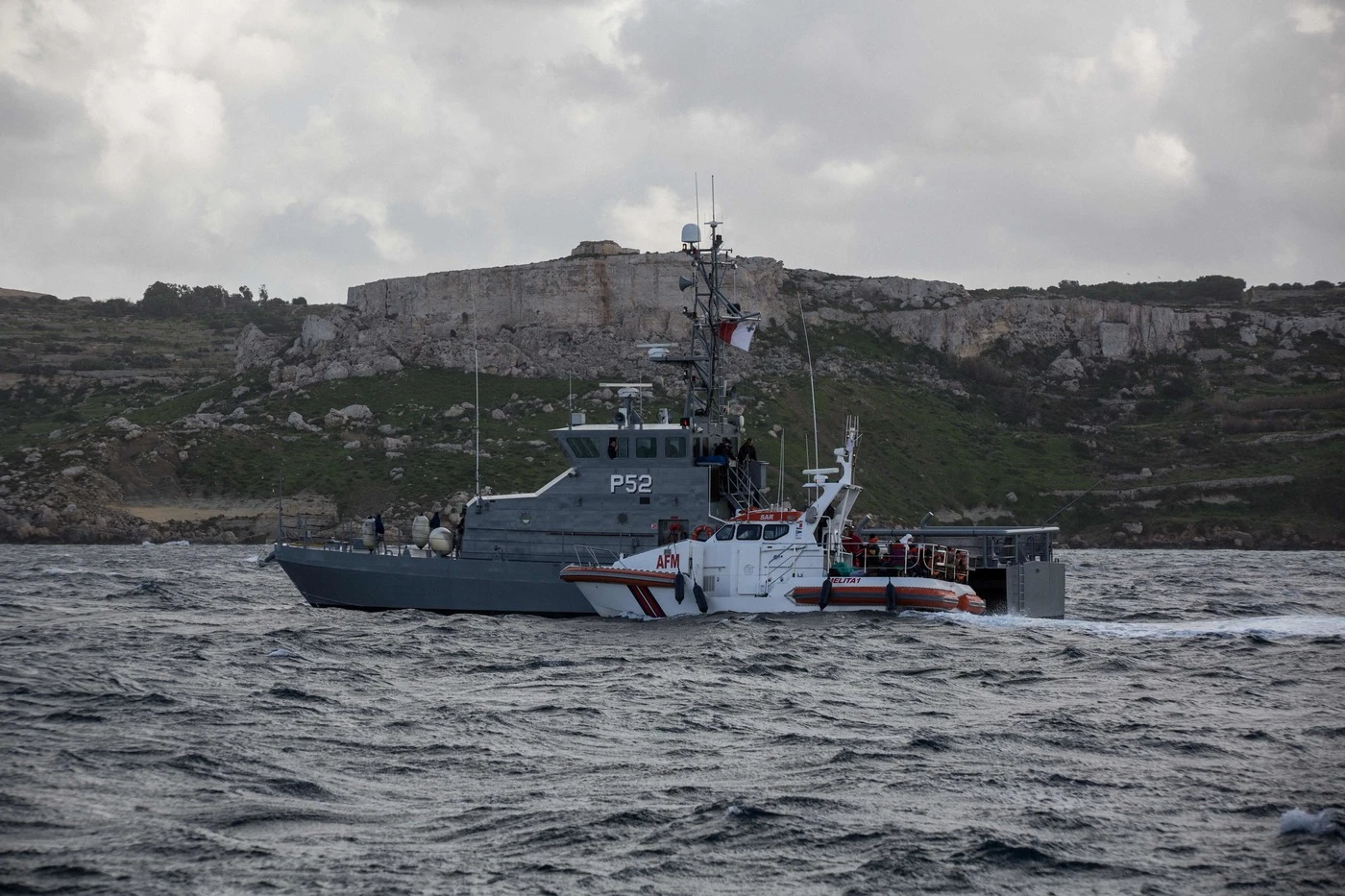 Sea Eye e migranti, Salvini piega la Ong: "La Alan Kurdi va verso Malta. Molto bene, in Italia non si passa"
