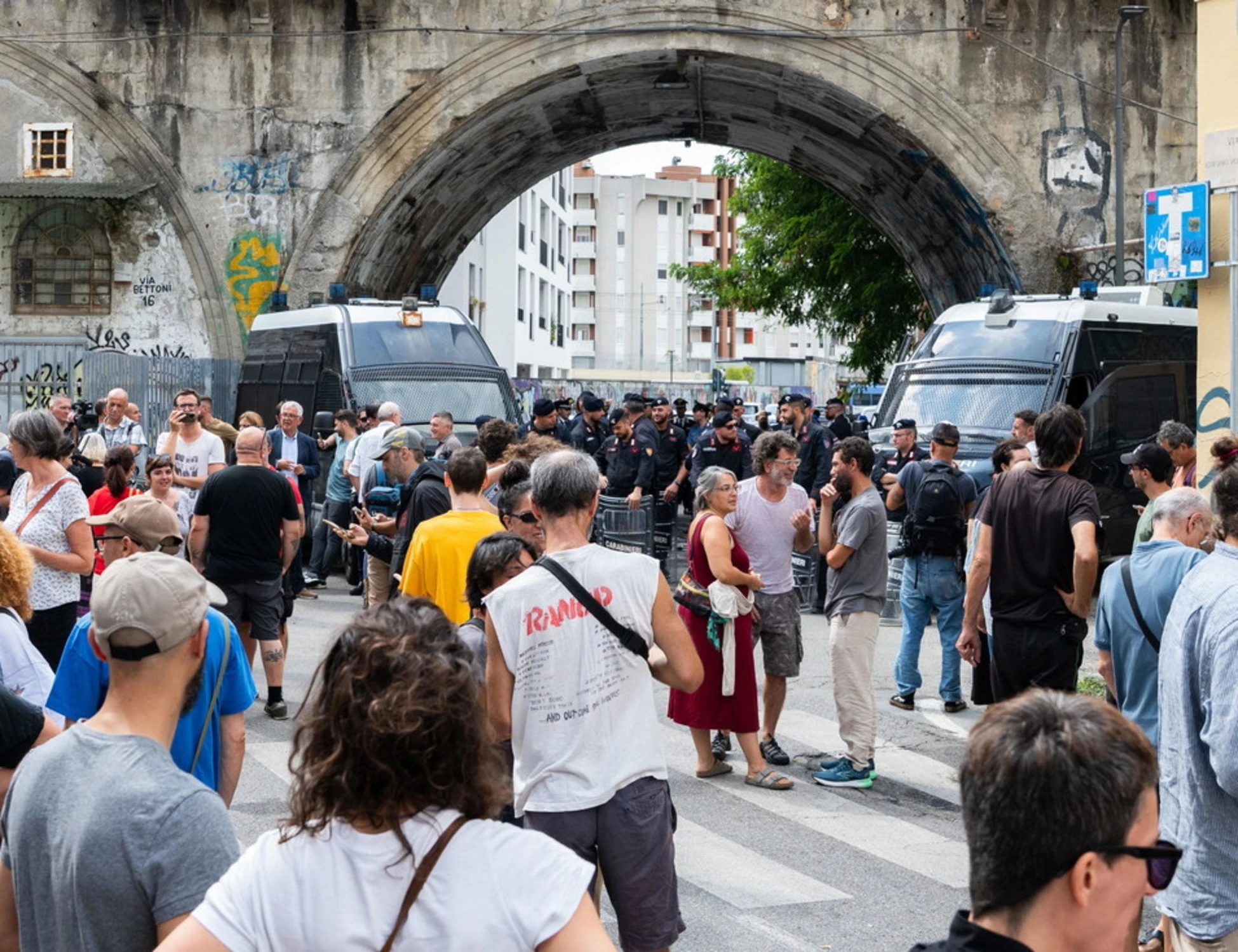 Leoncavallo, FdI zittisce la sinistra: "Saremo insensibili alle vostre sirene"