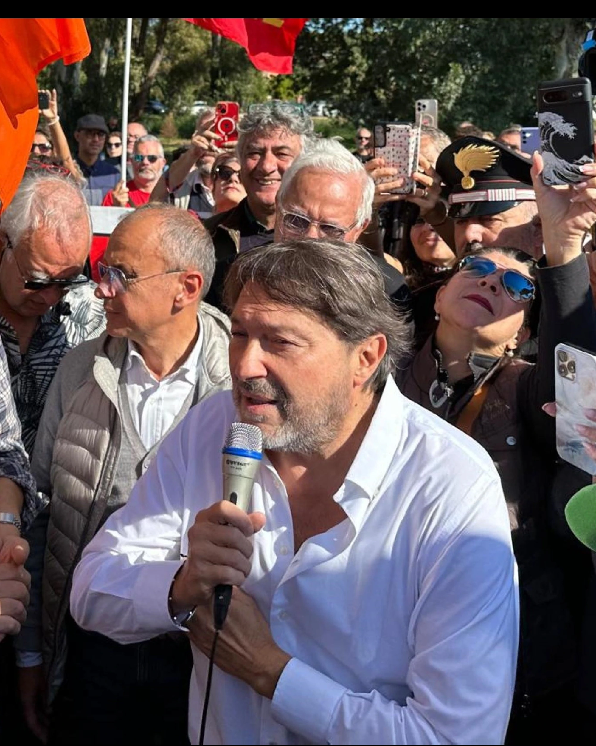 Ranucci in piazza smonta Conte: "Mi ha chiamato Meloni, democrazia non a rischio"