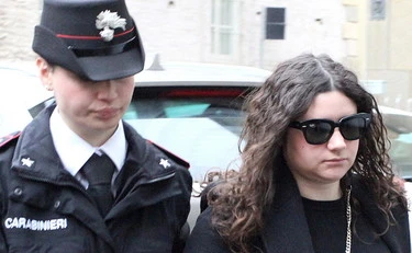 Chiara Petrolini, 24 anni per i neonati sepolti. Assolta per la morte del primogenito