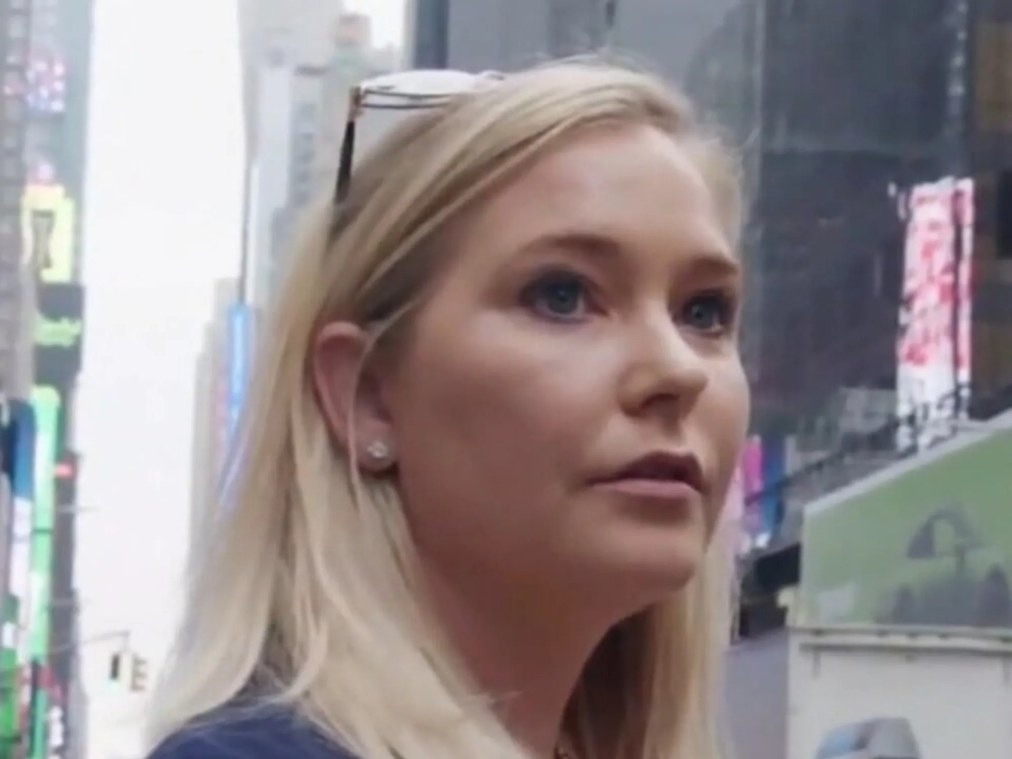 Virginia Giuffre, la ghost writer: "So chi è il premier che l'ha stuprata sul jet di Epstein"