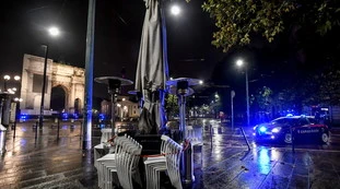 Dpcm, scontro sul coprifuoco: "Il testo può slittare di giorni". Lombardia e Piemonte verso il lockdown: ecco come funzionerà
