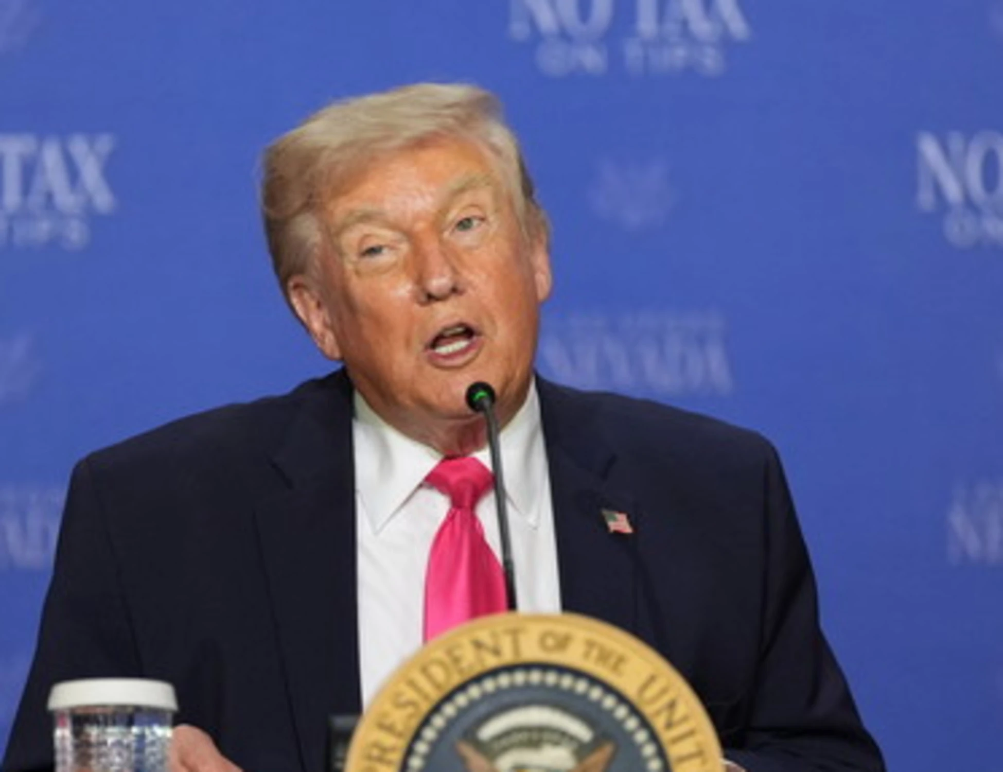 Donald Trump attacca ancora l'Italia: "Noi per loro non ci saremo"