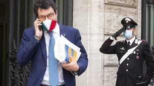 Matteo Salvini e i processi per la Gregoretti e Open Arms: "Il vero rischio è un altro, il leader non deve temere le affermazioni da bar nelle chat dei magistrati"