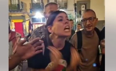 Napoli, scoppia la rissa tra Borrelli e Potere al Popolo per una sigaretta