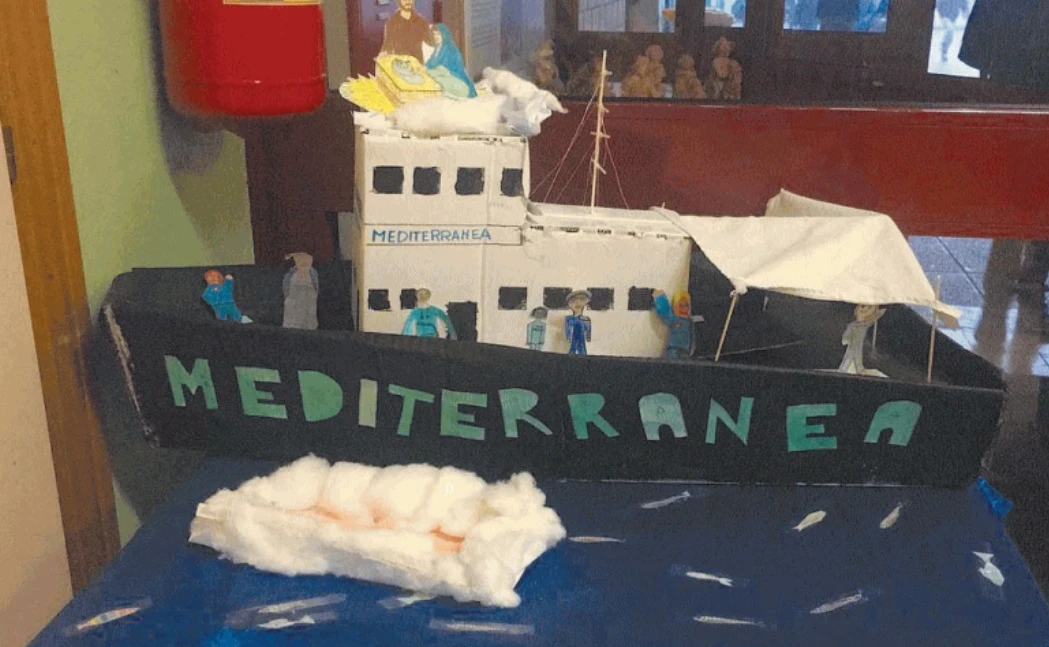 Modena, il presepe pro-migranti: spunta anche la Ong Mediterranea