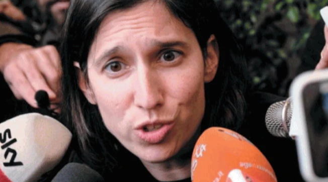 Elly Schlein, safari democratico: va in fabbrica per "scoprire" gli operai