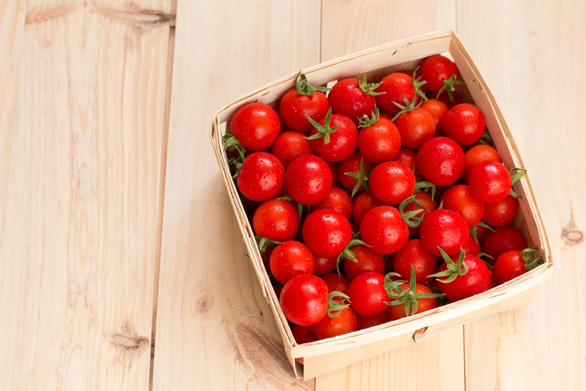 Pomodori Pachino, maxi-sequestro per confezioni di surgelati con funchi e speck: etichetta contraffatta