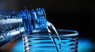 Soluzione minerale miracolosa, allarme del ministero: "Non consumatela, effetti anche mortali"