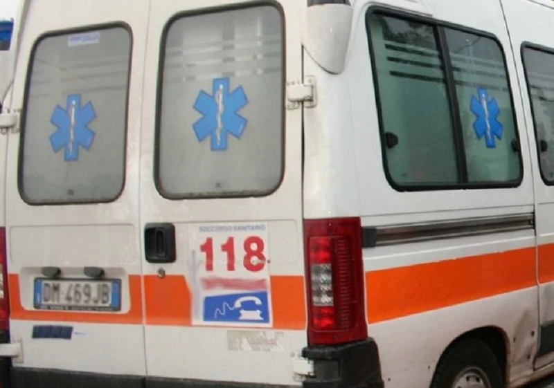 Napoli, aggressioni a medici e infermieri: telecamere su tutte le ambulanze