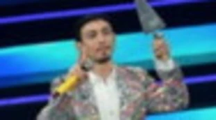 Le Iene, Random sul palco con la cazzuola a Sanremo? Colpaccio clamoroso di Mediaset: ecco cosa c'è dietro