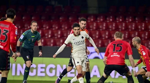 Serie A, la Roma non sfonda al Vigorito. E con il Benevento finisce in un pareggio