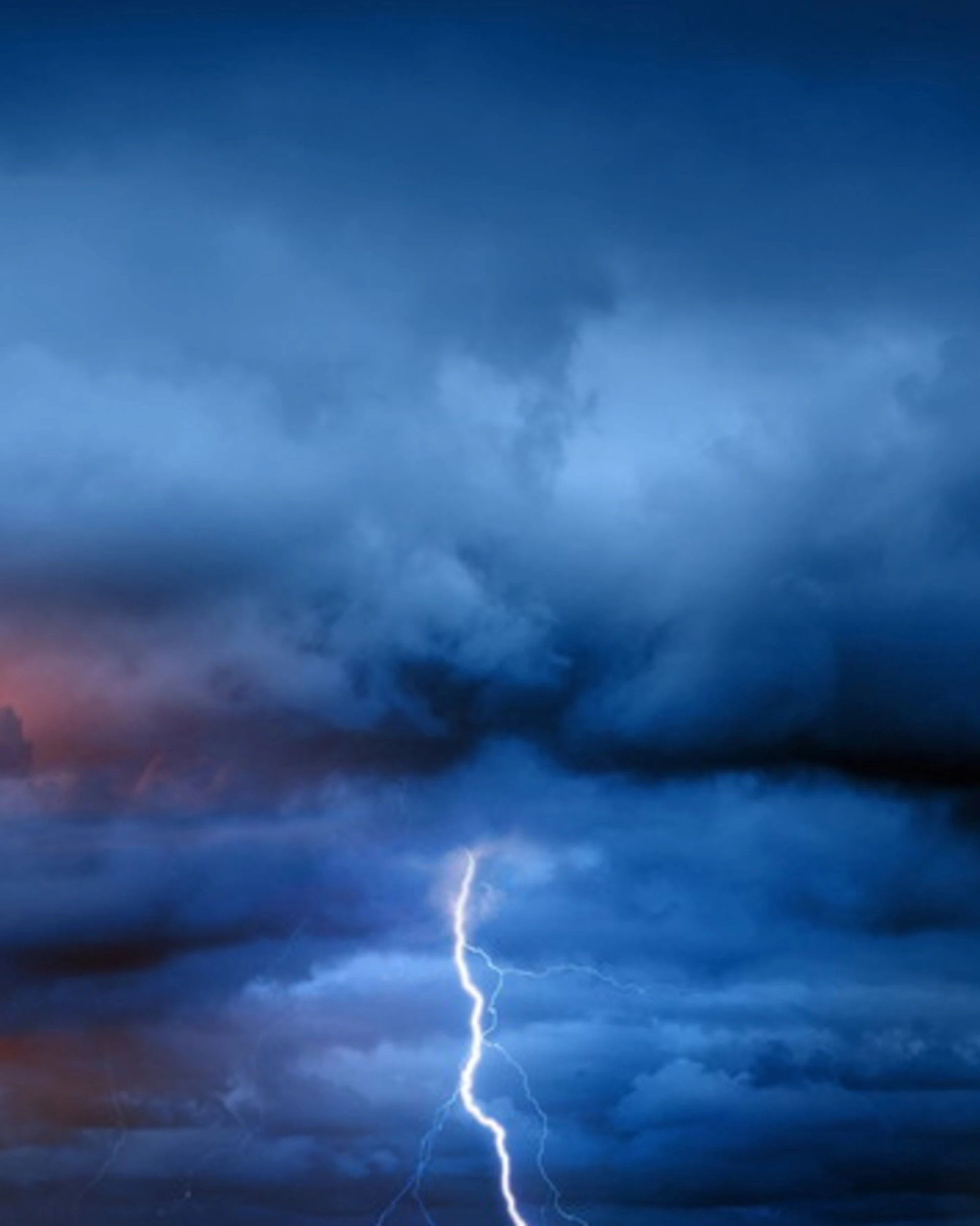 Meteo, Giuliacci: "Energia nell'atmosfera". Allarme-eventi estremi: cosa sta per accadere