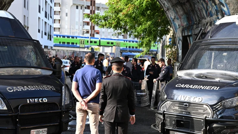 Milano, sgomberato il Leoncavallo. Salvini "saluta" i centri sociali: "Afuera!"