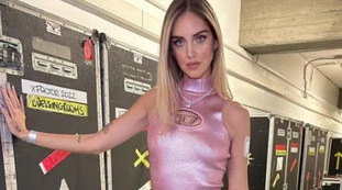 Chiara Ferragni, il cerotto sul braccio? Fan preoccupati, cosa c'è dietro