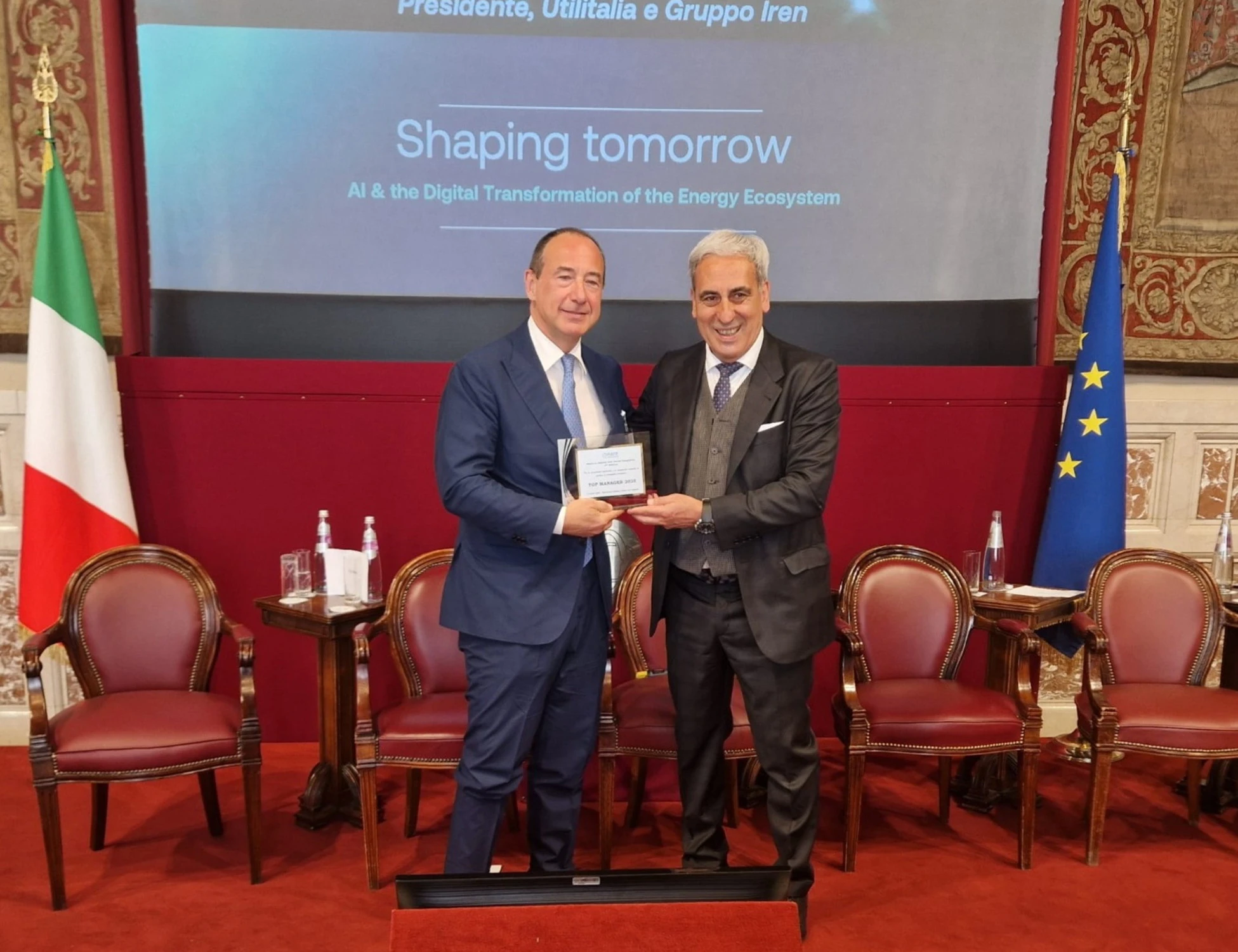 LUCA DAL FABBRO, PRESIDENTE ESECUTIVO IREN E PRESIDENTE UTILITALIA, PREMIATO “TOP MANAGER 2025” DURANTE LA CERIMONIA DI APERTURA DEL MASTER SAFE PRESSO LA SALA DELLA REGINA DI PALAZZO MONTECITORIO 