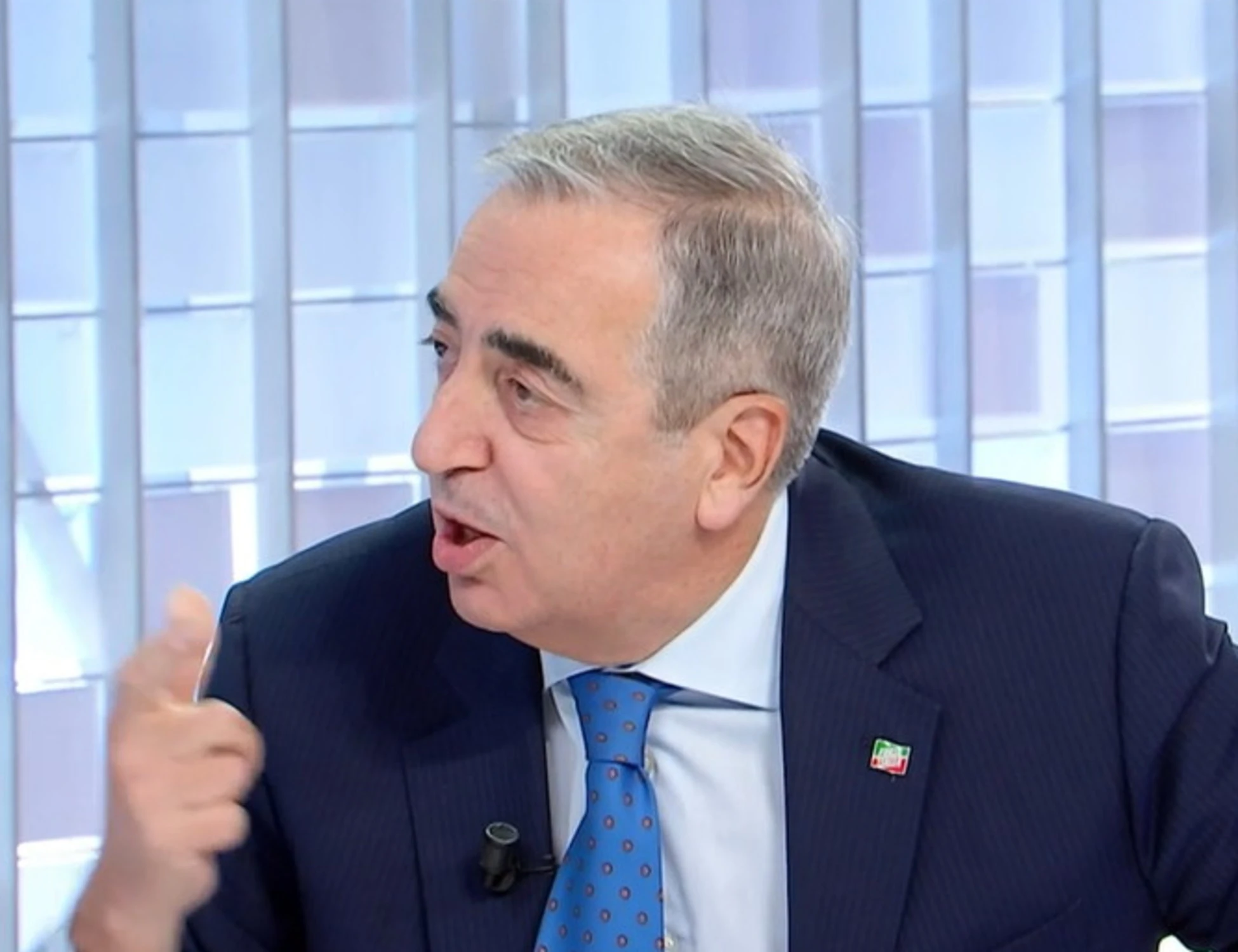 L'aria che tira, Gasparri gela Parenzo: "Non banalizzi, sta dando notizie drammatiche"