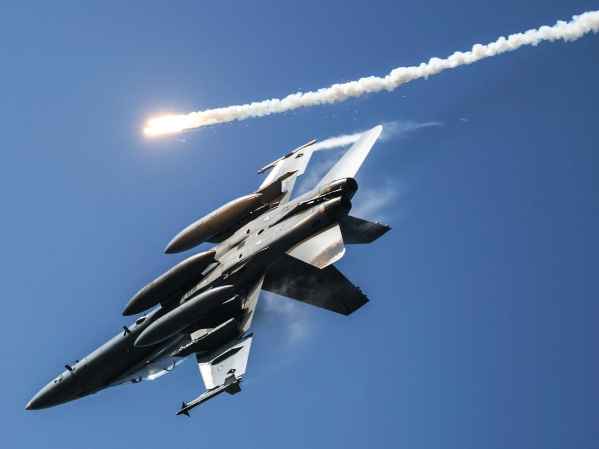 Scramble, due jet dell'Aeronautica decollano contro aerei russi: terrore in Europa