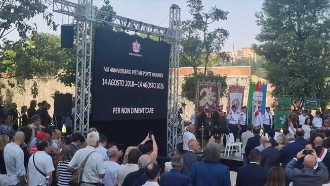Genova, un minuto di silenzio per ricordare le vittime del Ponte Morandi