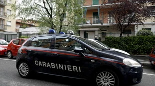 L'Aquila, madre cade dal balcone col figlio di 6 anni: un'altra tragedia