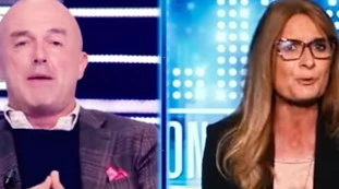 Gianluigi Nuzzi asfalta Simona Malpezzi in tv: "Vai a casa, ti fanno un sedere così", pubblico in delirio
