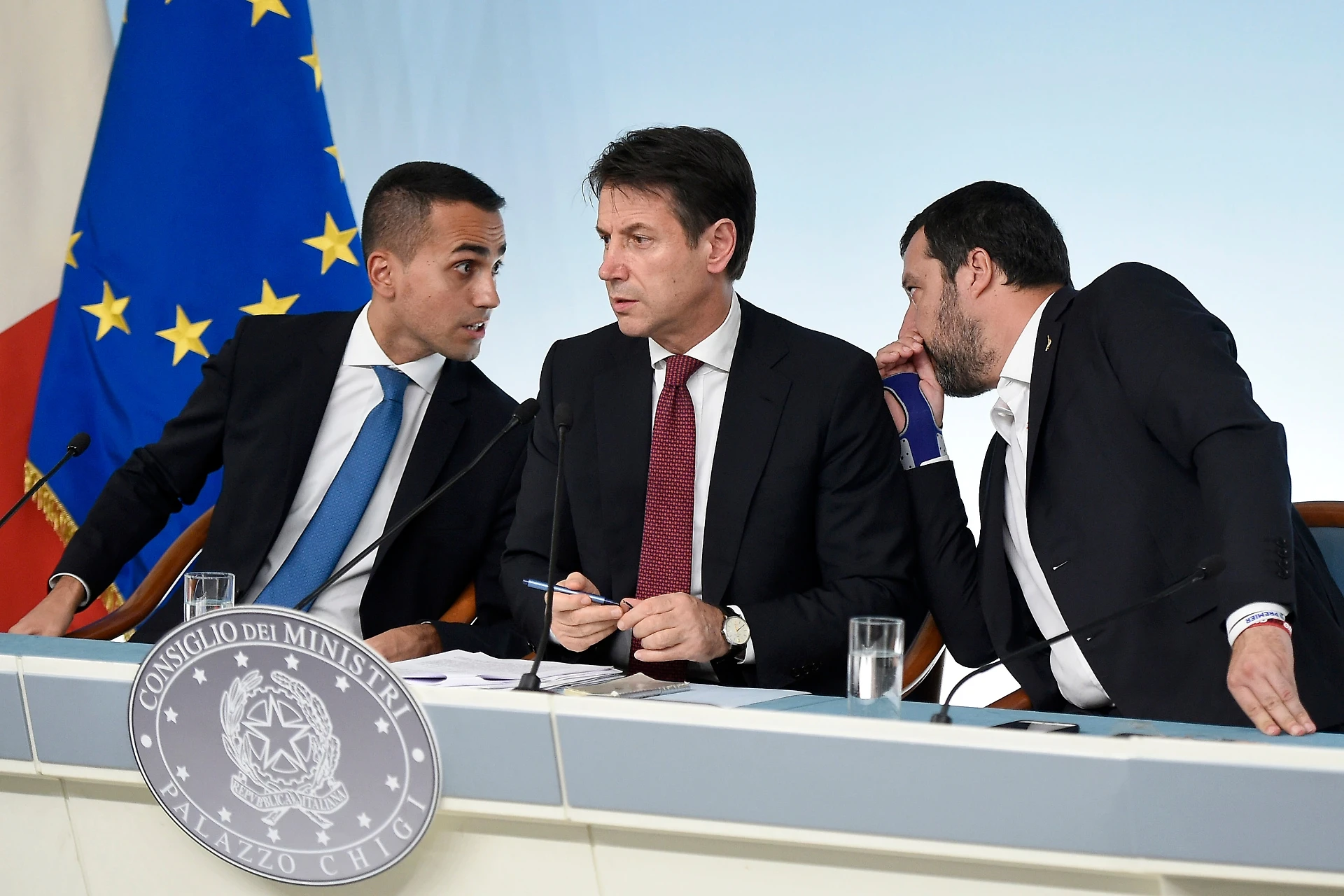 Manovra, il governo dice no all'Unione europea: niente modifiche al rapporto deficit/Pil al 2,4%