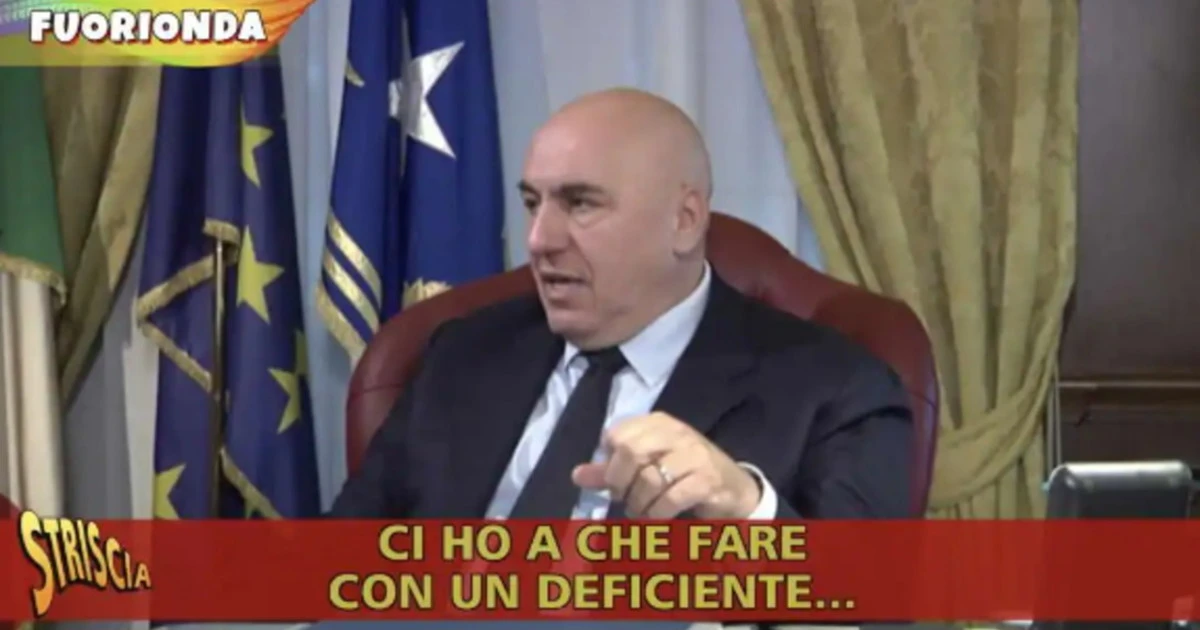 Striscia la Notizia, il fuorionda di Crosetto: "Un deficiente", con chi ce l'ha